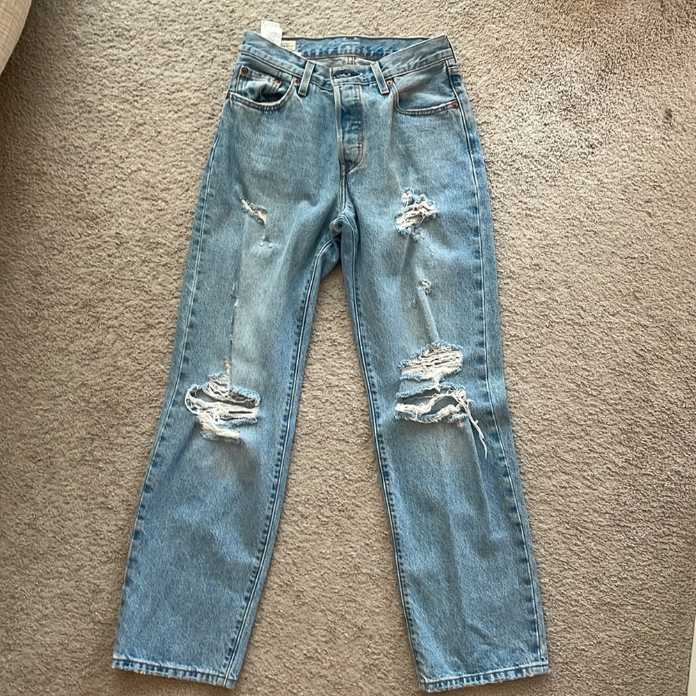 Levis - Picture 2 of 5